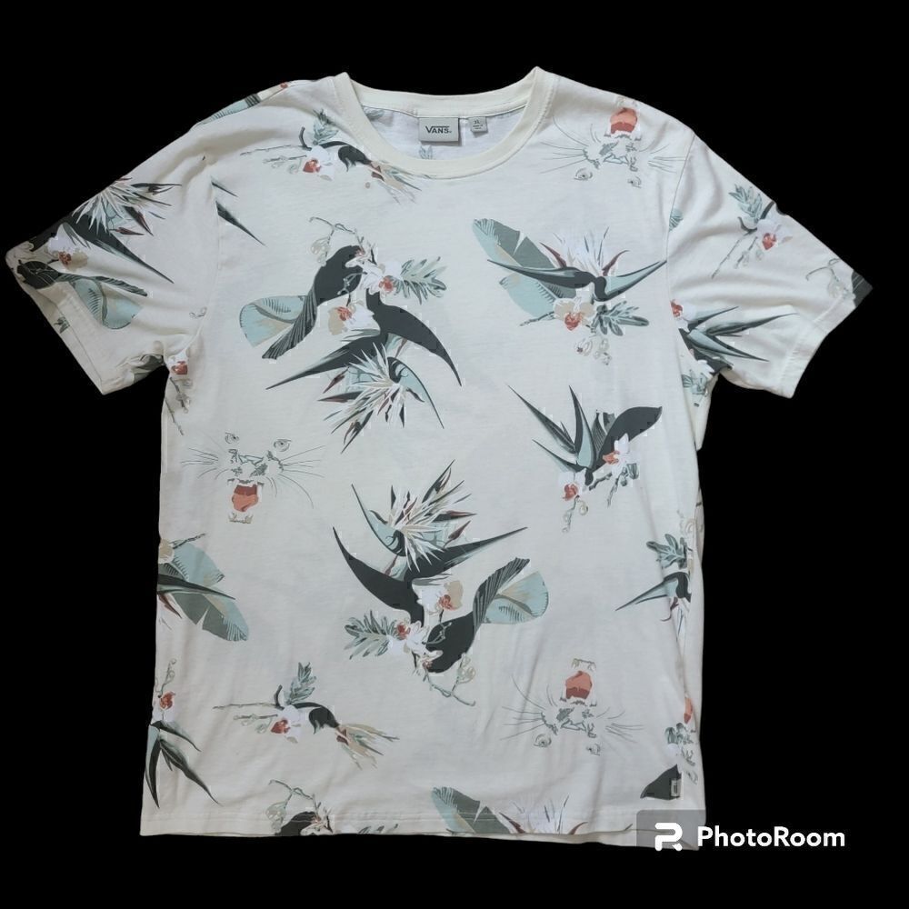 Vans Men's Short Sleeved T-Shirt with Asian Inspired Print. Size XL